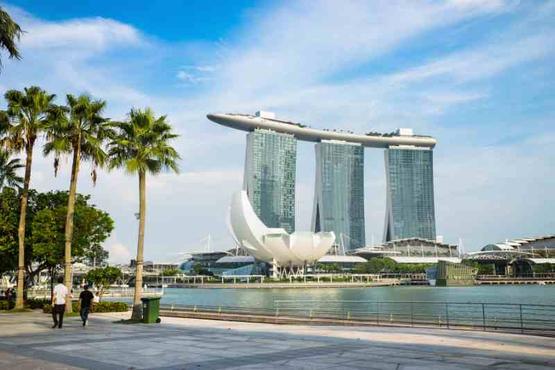 Couples' Bliss in the Lion City: Up to 20% Discount