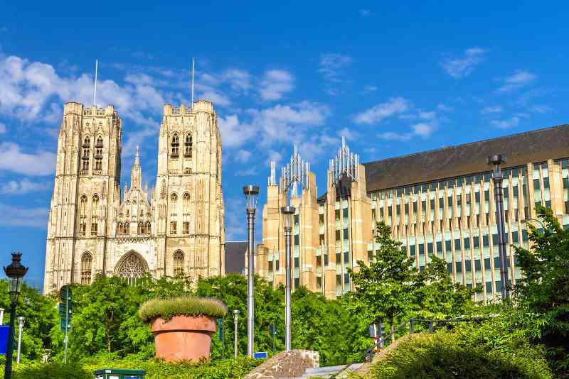 Brussels to Paris with Friends: A Summer Adventure through Rich Culture