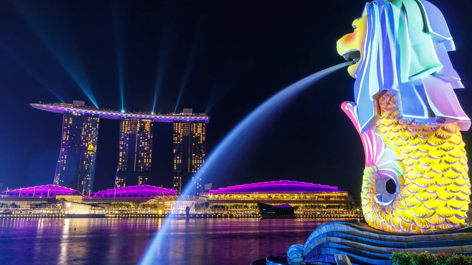 Singapore Getaway: Exclusive Discounts for Female Group Adventure